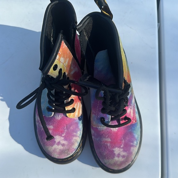 Dr. martens boot. KIDS DR MARTENS size 13c used. Rainbow Tie Dye. - Picture 2 of 5